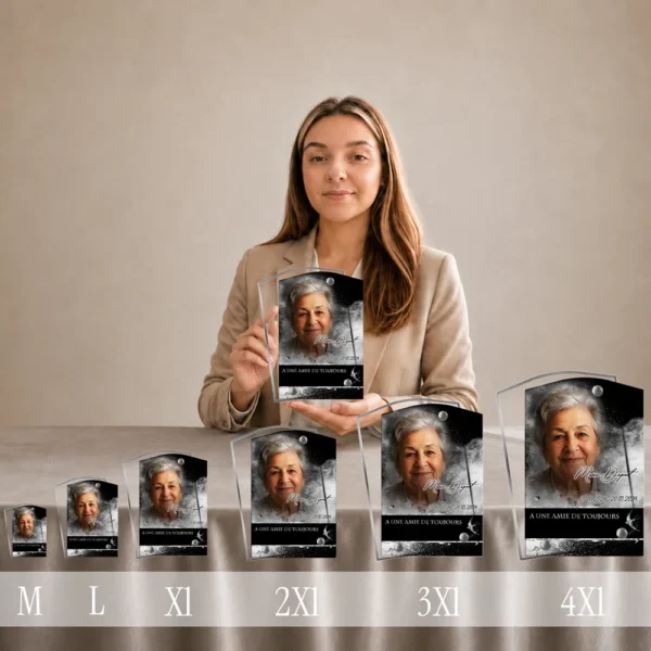 Gamme complète de plaques funéraires rectangles en plexiglas finition argent, du format M au 4XL, avec portrait et thème oiseaux, présentées côte à côte