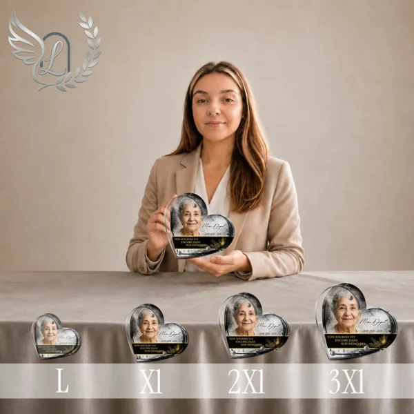Gamme de plaques funéraires en forme de cœur avec finition chromée or, motif Soleil doré, présentées en quatre tailles croissantes de L à 3XL avec portrait photo et texte personnalisé