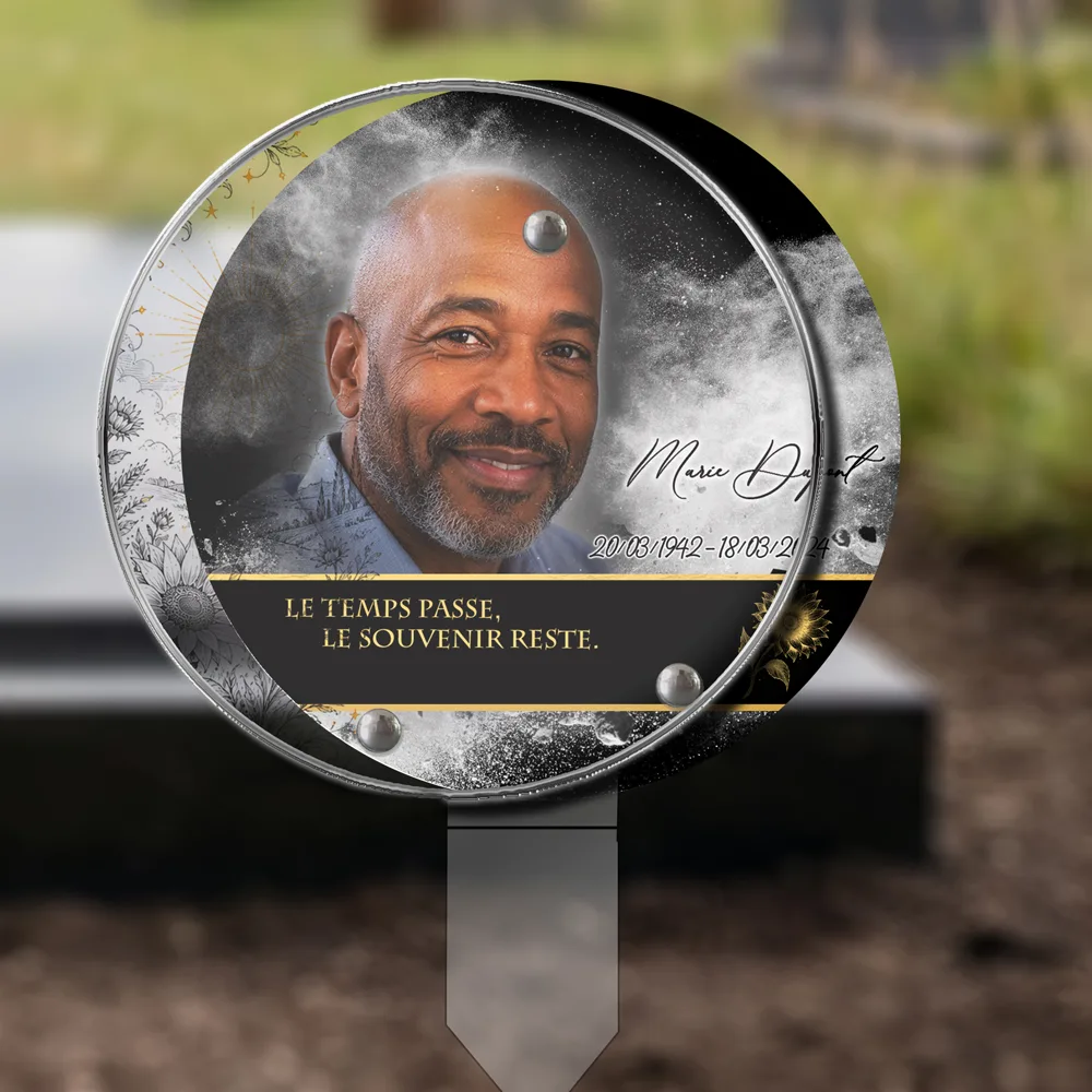Plaque Circulaire Soleil plantée dans la terre