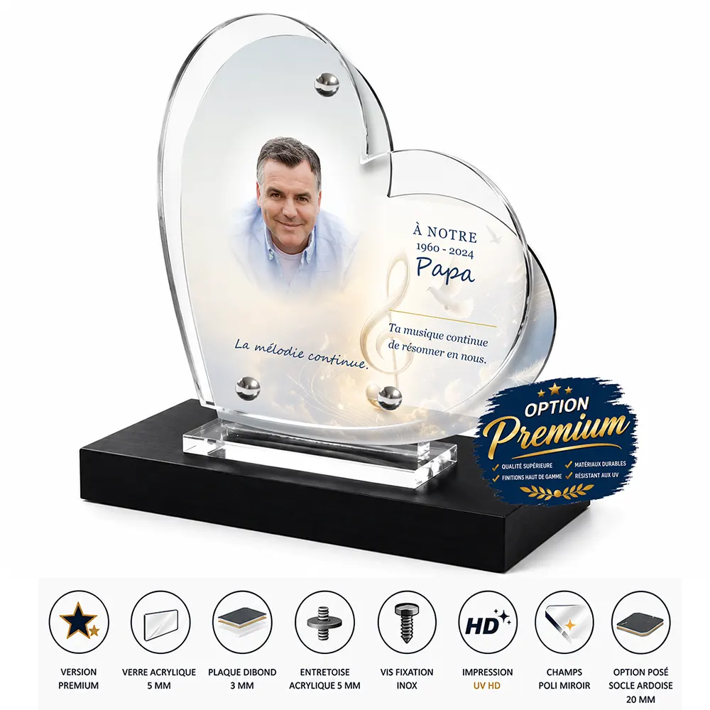 Plaque funéraire cœur Musique finition premium présentée sur socle en ardoise