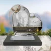 Plaque funéraire cœur musique posée sur socle ardoise du Brésil, fixation inox, 1er sous-décor