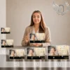 Gamme de plaques funéraires panoramiques thème Musique en finition or, présentées en quatre tailles croissantes avec portrait et poème, style classique et épuré