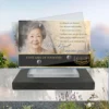 Plaque funéraire panoramique musique posée sur socle ardoise du Brésil, fixation inox, 1er sous-décor