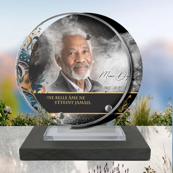 Plaque funéraire médaillon rond musique posée sur socle ardoise du Brésil, fixation inox, 1er sous-décor