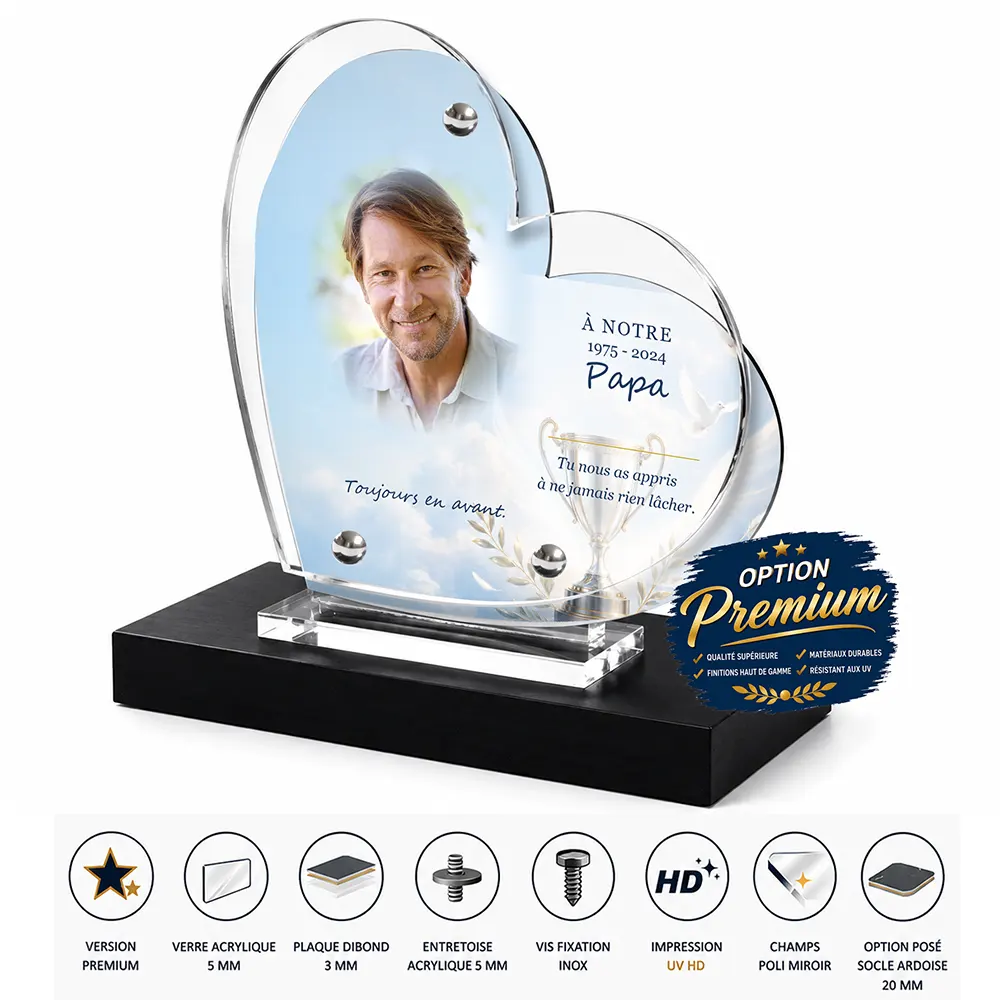 Plaque funéraire cœur Sport finition premium présentée sur socle en ardoise