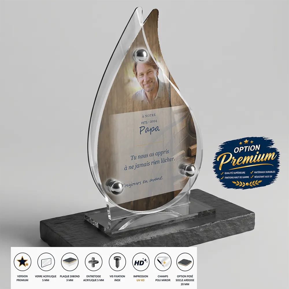 Plaque funéraire flamme Sport finition premium présentée sur socle en ardoise