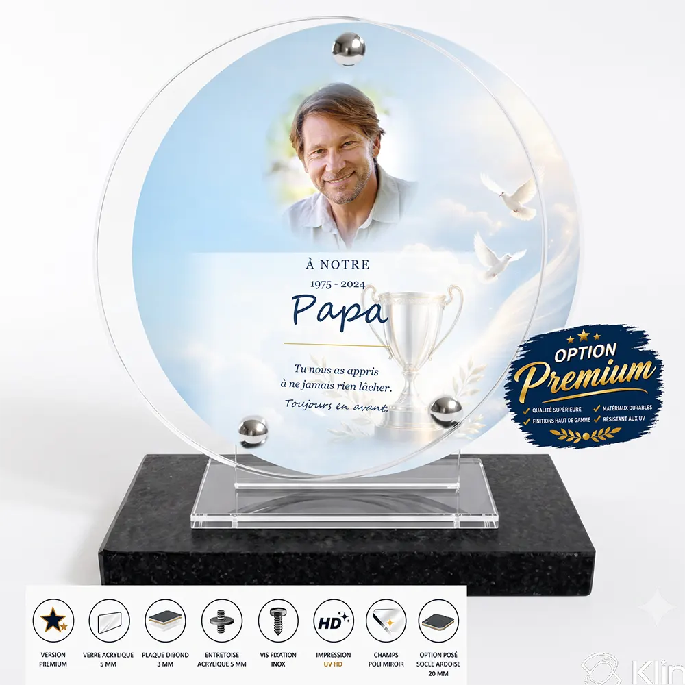 Plaque funéraire circulaire Sport finition premium présentée sur socle en ardoise