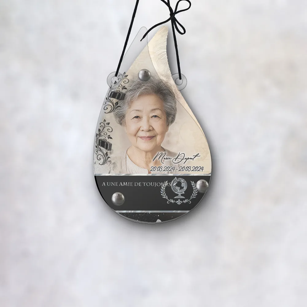 Plaque Flamme Voyage suspendue par cordelette