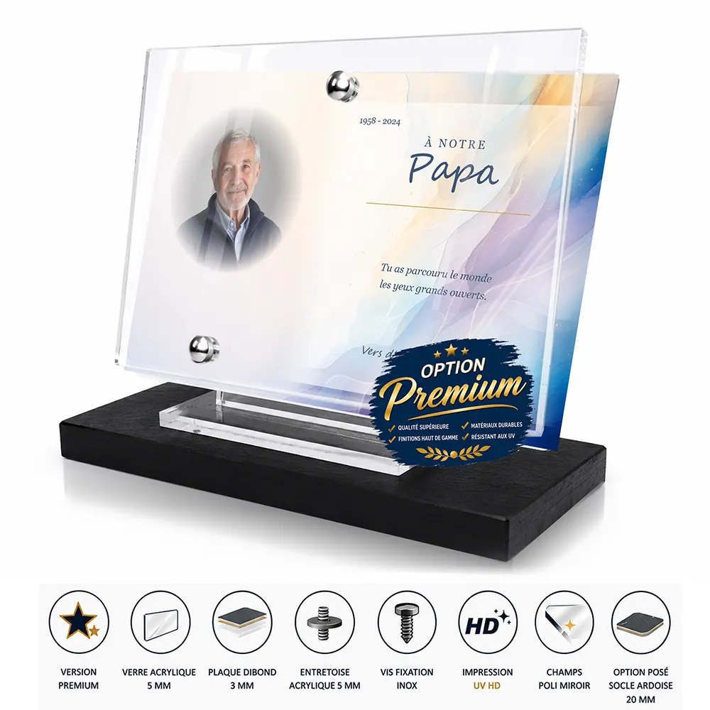 Plaque funéraire panoramique Voyage finition premium présentée sur socle en ardoise