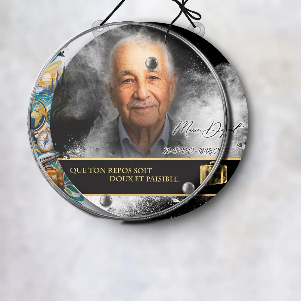Plaque Circulaire Voyage suspendue par cordelette