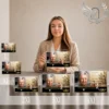 Gamme de plaques funéraires panoramiques finition or avec portrait et motifs culinaires, présentées en quatre formats côte à côte, du XL au 4XL