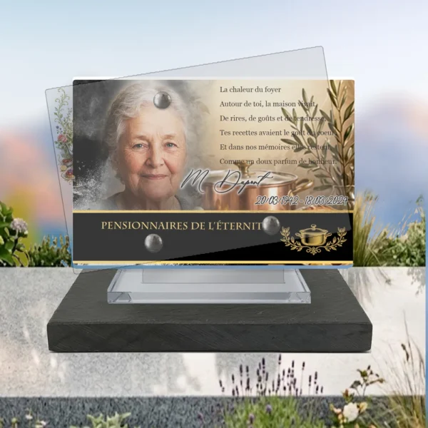 Plaque funéraire panoramique cuisine posée sur socle ardoise du Brésil, fixation inox, 1er sous-décor
