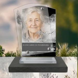 Plaque funéraire rectangle cuisine posée sur socle ardoise du Brésil, fixation inox, 1er sous-décor