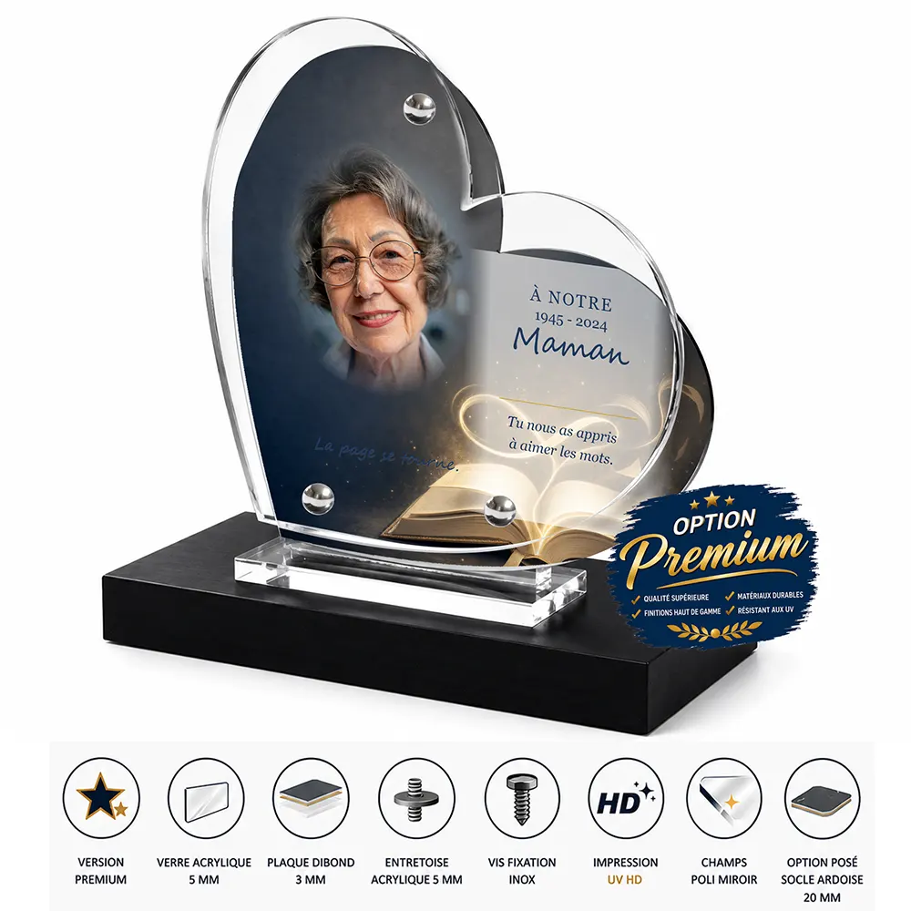 Plaque funéraire cœur Lecture finition premium présentée sur socle en ardoise