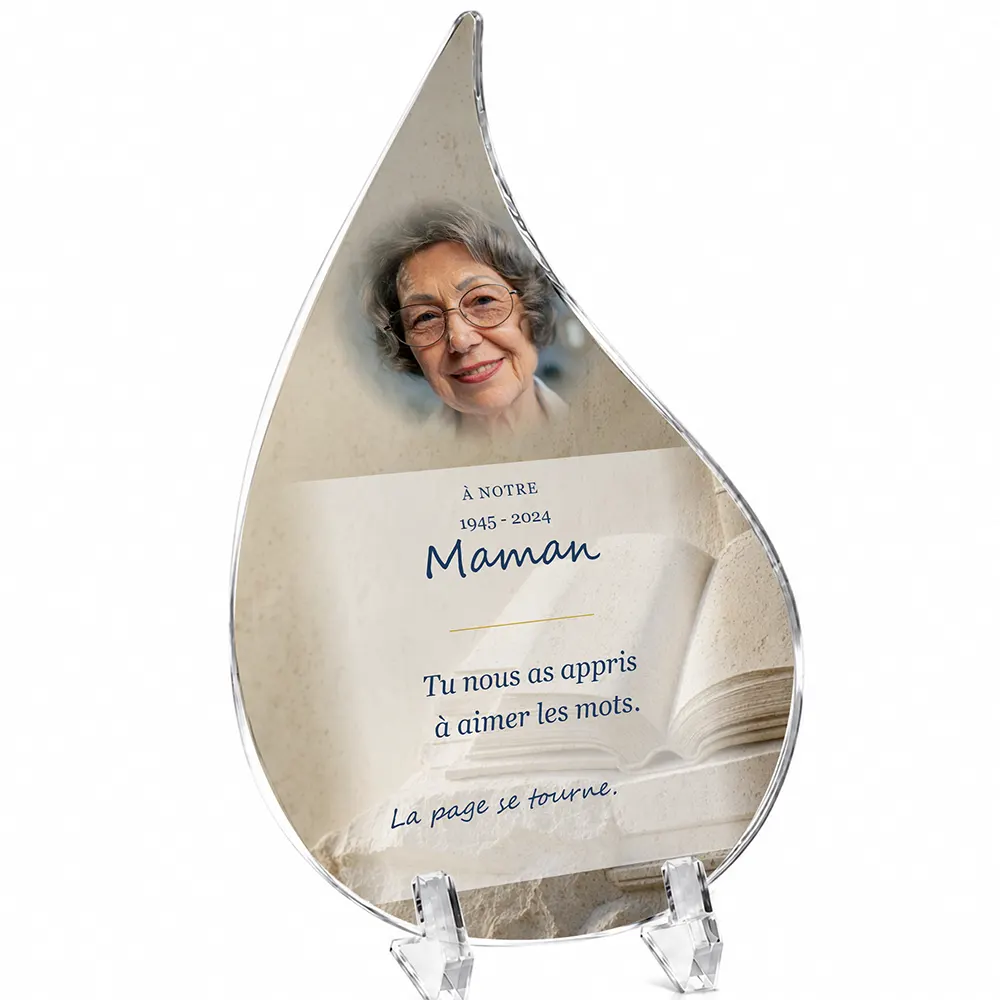 Plaque funéraire flamme Lecture personnalisée — portrait, texte libre et fond au choix, présentée sur pied plexi