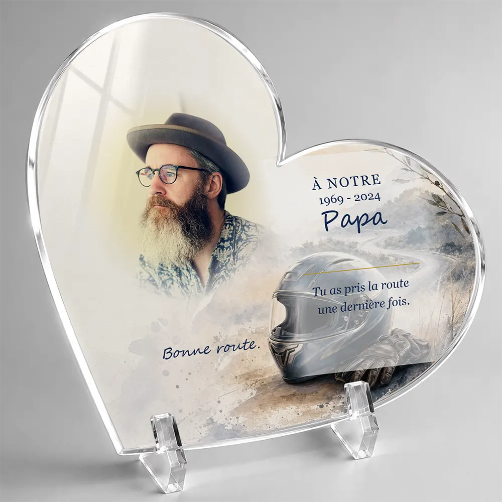 Plaque funéraire cœur Moto personnalisée — portrait, texte libre et fond au choix, présentée sur pied plexi