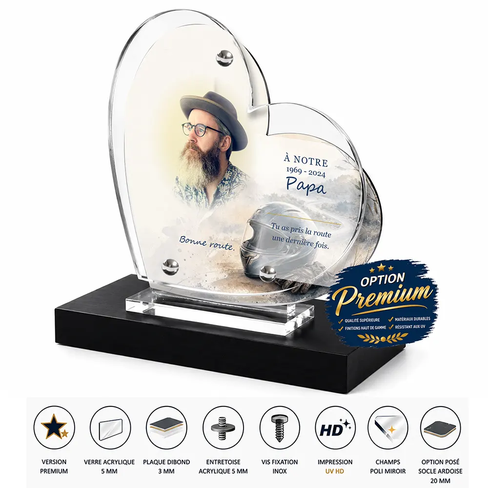 Plaque funéraire cœur Moto finition premium présentée sur socle en ardoise