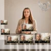 Présentation côte à côte des quatre tailles de plaques funéraires panoramiques or avec portrait et motifs moto, du format 2XL au 4XL, affichées sur table grise