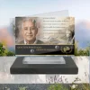 Plaque funéraire panoramique moto posée sur socle ardoise du Brésil, fixation inox, 1er sous-décor