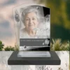 Plaque funéraire rectangle moto posée sur socle ardoise du Brésil, fixation inox, 1er sous-décor
