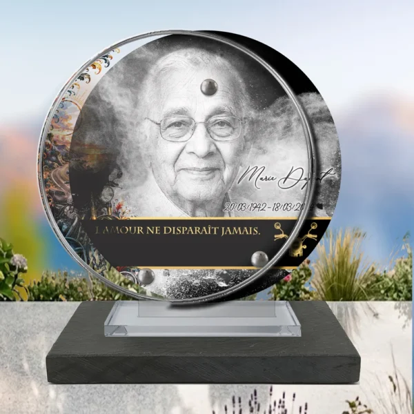 Plaque funéraire médaillon rond moto posée sur socle ardoise du Brésil, fixation inox, 1er sous-décor