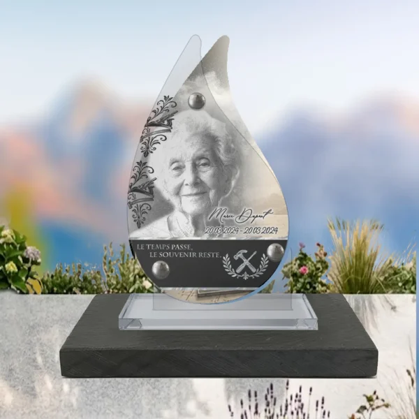 Plaque funéraire flamme bricolage posée sur socle ardoise du Brésil, fixation inox, 1er sous-décor