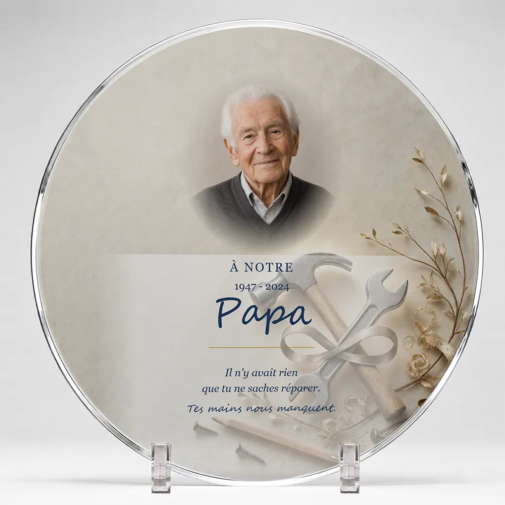 Plaque funéraire circulaire Bricolage personnalisée — portrait, texte libre et fond au choix, présentée sur pied plexi