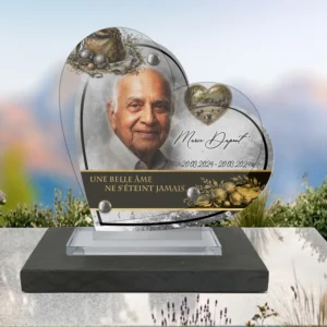 Plaque funéraire cœur pétanque posée sur socle ardoise du Brésil, fixation inox, 1er sous-décor