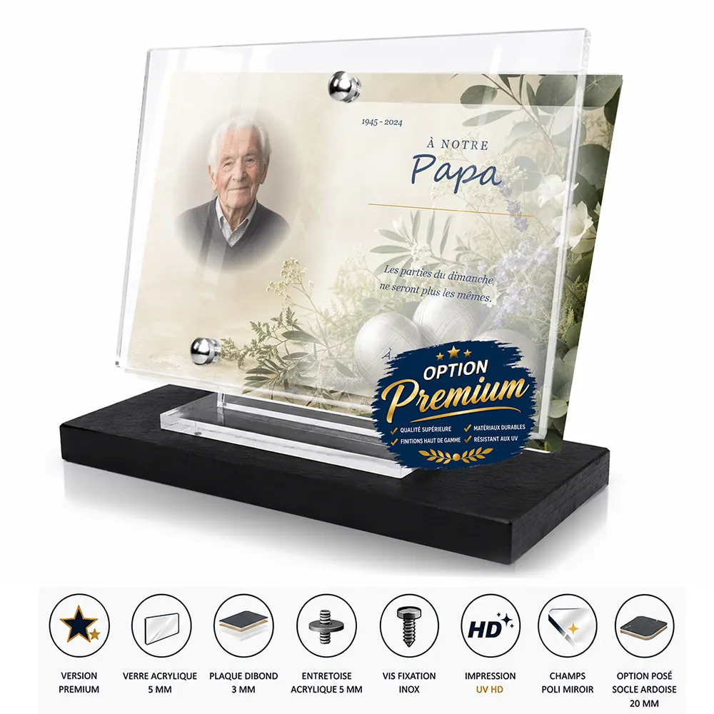 Plaque funéraire panoramique Pétanque finition premium présentée sur socle en ardoise