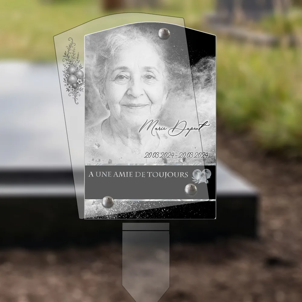 Plaque Stèle Pétanque plantée dans la terre