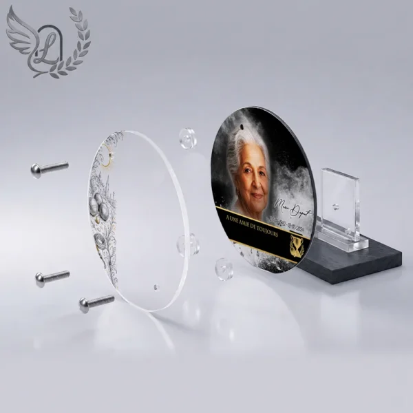 Plaque funéraire médaillon rond pétanque en vue éclatée : assemblage 5 couches plexiglas, entretoises chromées, dibond aluminium, vis inox 316