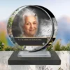 Plaque funéraire médaillon rond pétanque posée sur socle ardoise du Brésil, fixation inox, 1er sous-décor