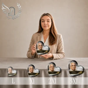 Présentation comparative des cinq tailles de plaques funéraires en forme de cœur, finition or, avec portrait photo et motifs de couture, du format petit au grand modèle.