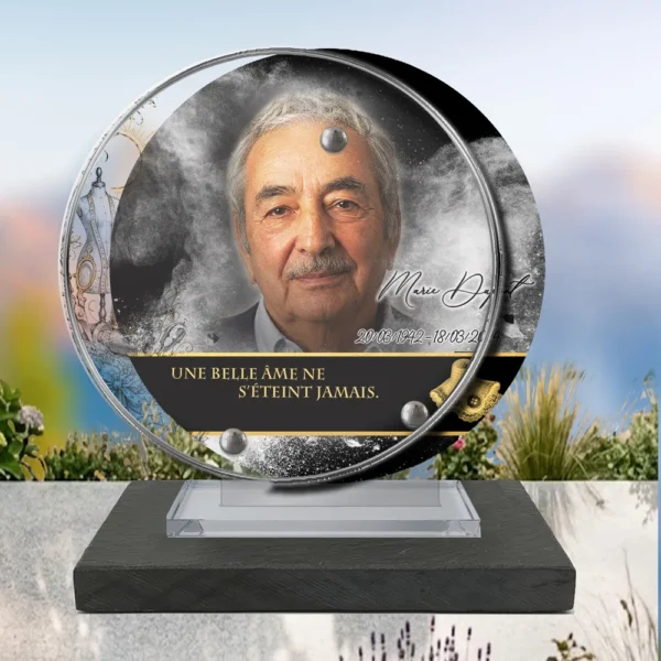 Plaque funéraire médaillon rond couture posée sur socle ardoise du Brésil, fixation inox, 1er sous-décor