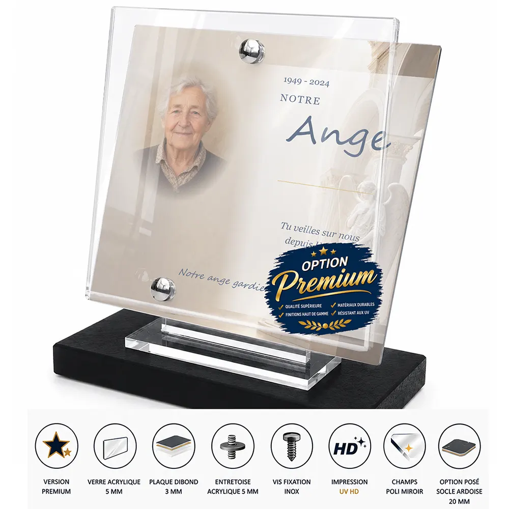 Plaque funéraire carré Ange finition premium présentée sur socle en ardoise