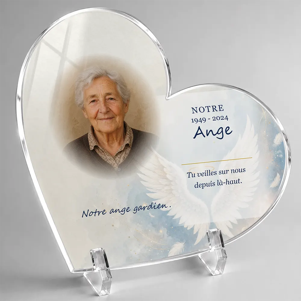 Plaque funéraire cœur Ange personnalisée — portrait, texte libre et fond au choix, présentée sur pied plexi