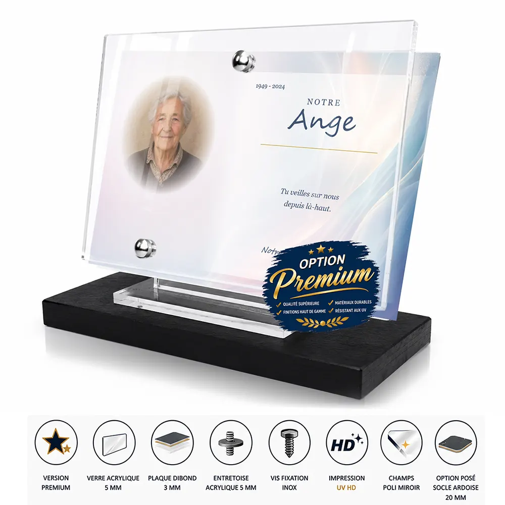 Plaque funéraire panoramique Ange finition premium présentée sur socle en ardoise