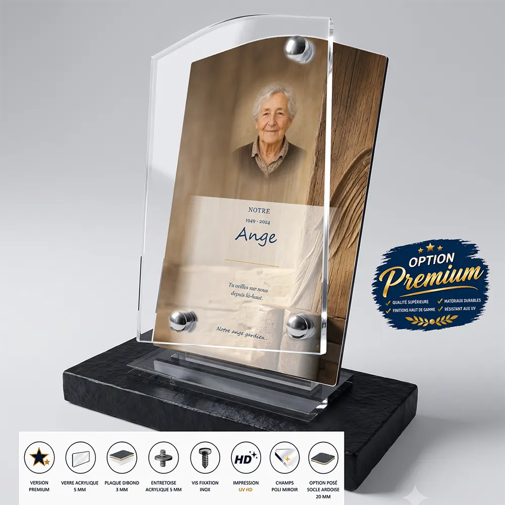Plaque funéraire stèle Ange finition premium présentée sur socle en ardoise