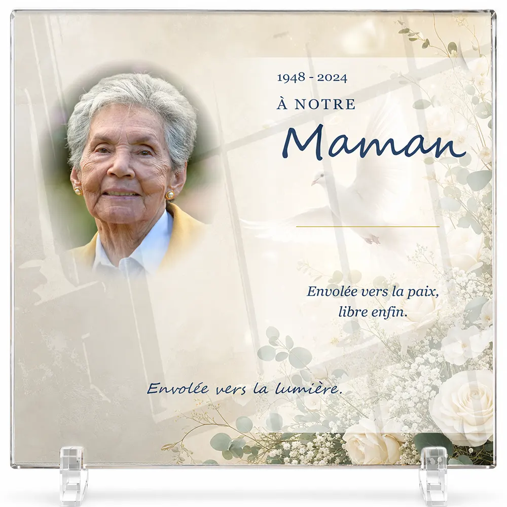 Plaque funéraire carré Colombe personnalisée — portrait, texte libre et fond au choix, présentée sur pied plexi