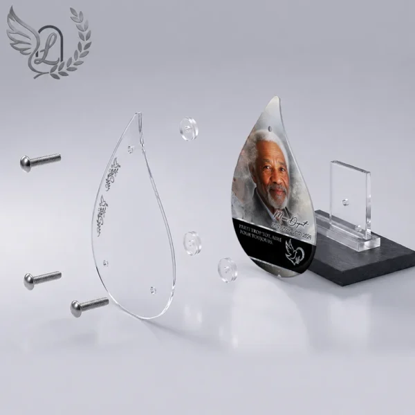 Plaque funéraire flamme colombe en vue éclatée : assemblage 5 couches plexiglas, entretoises chromées, dibond aluminium, vis inox 316