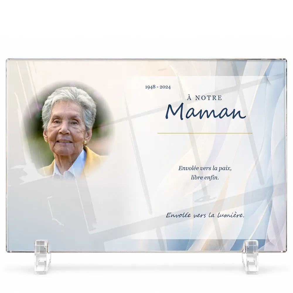 Plaque funéraire panoramique Colombe personnalisée — portrait, texte libre et fond au choix, présentée sur pied plexi
