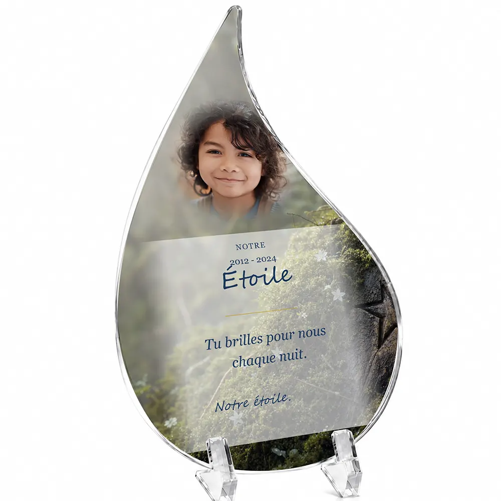Plaque funéraire flamme Étoile personnalisée — portrait, texte libre et fond au choix, présentée sur pied plexi