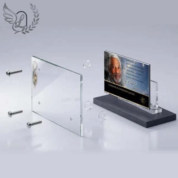 Plaque funéraire panoramique étoile en vue éclatée : assemblage 5 couches plexiglas, entretoises chromées, dibond aluminium, vis inox 316