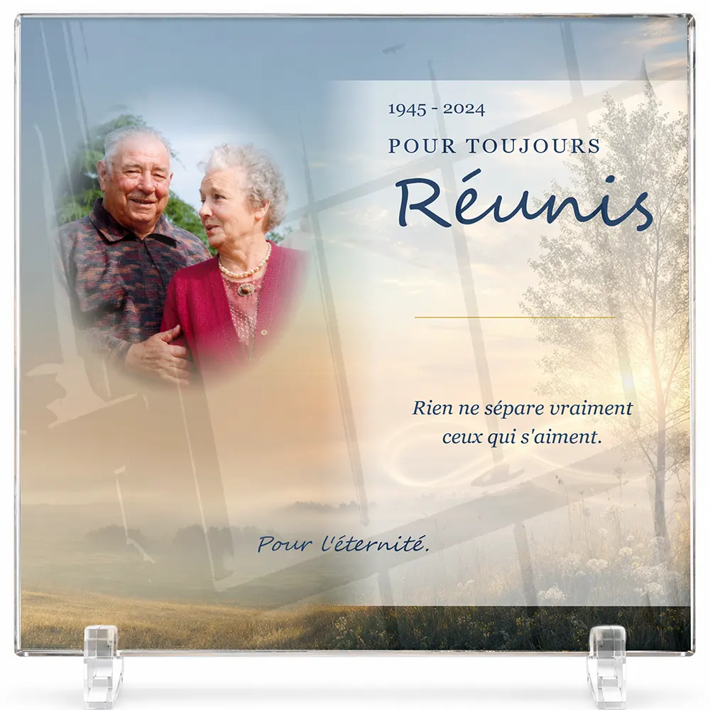 Plaque funéraire carré Infini personnalisée — portrait, texte libre et fond au choix, présentée sur pied plexi