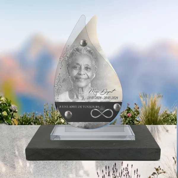Plaque funéraire flamme infini posée sur socle ardoise du Brésil, fixation inox, 1er sous-décor