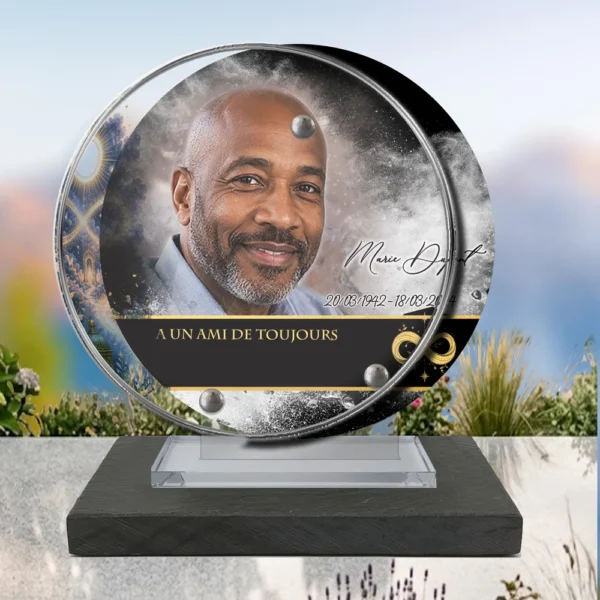 Plaque funéraire médaillon rond infini posée sur socle ardoise du Brésil, fixation inox, 1er sous-décor