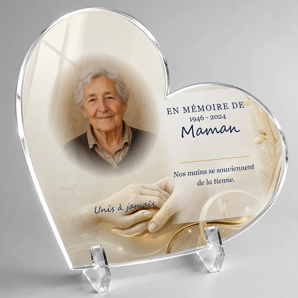 Plaque funéraire cœur Mains jointes personnalisée — portrait, texte libre et fond au choix, présentée sur pied plexi