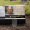 Plaque funéraire panoramique mains jointes plantée par appendice plexiglas, sol meuble ou pot, 1er sous-décor