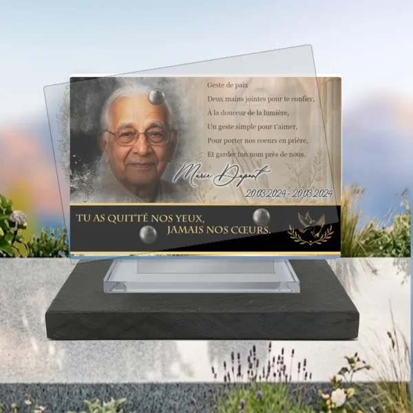 Plaque funéraire panoramique mains jointes posée sur socle ardoise du Brésil, fixation inox, 1er sous-décor