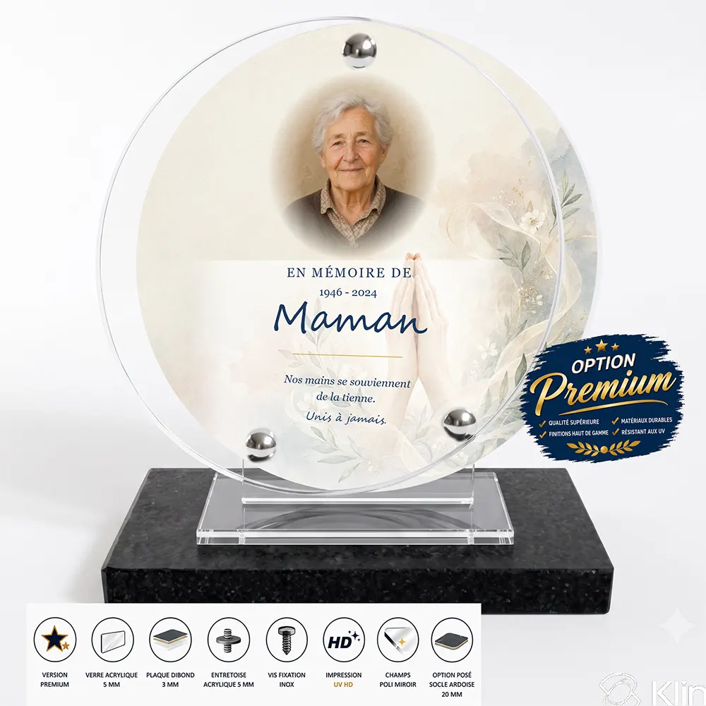 Plaque funéraire circulaire Mains jointes finition premium présentée sur socle en ardoise